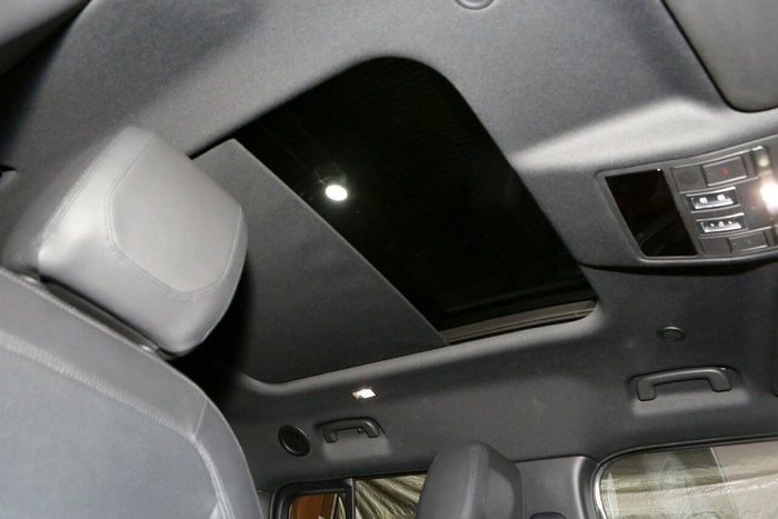 2023 Land Rover Defender 130 P400 SE