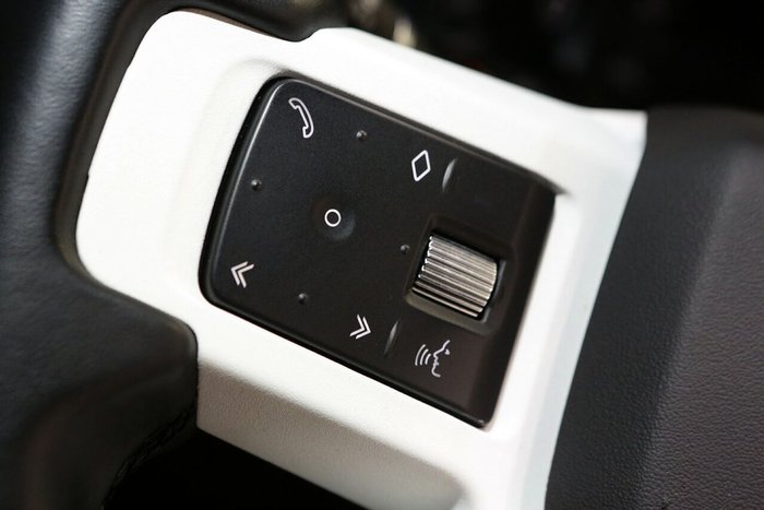 2023 Land Rover Defender 130 P400 SE