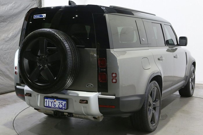 2023 Land Rover Defender 130 P400 SE