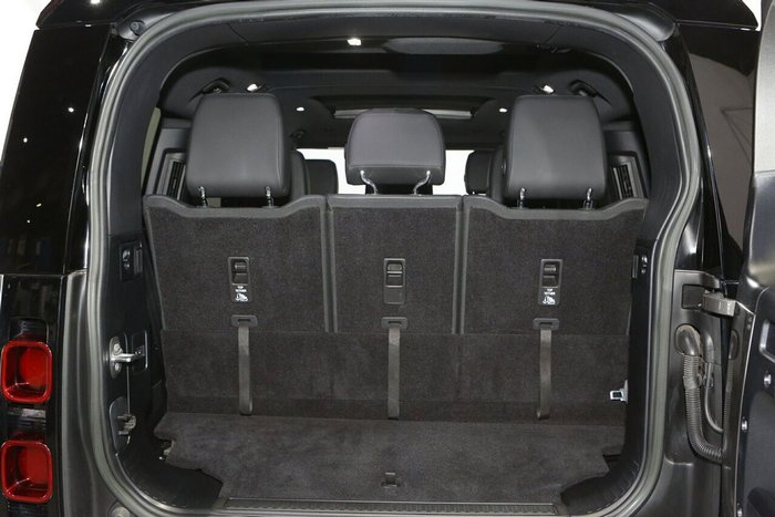 2023 Land Rover Defender 130 P400 SE