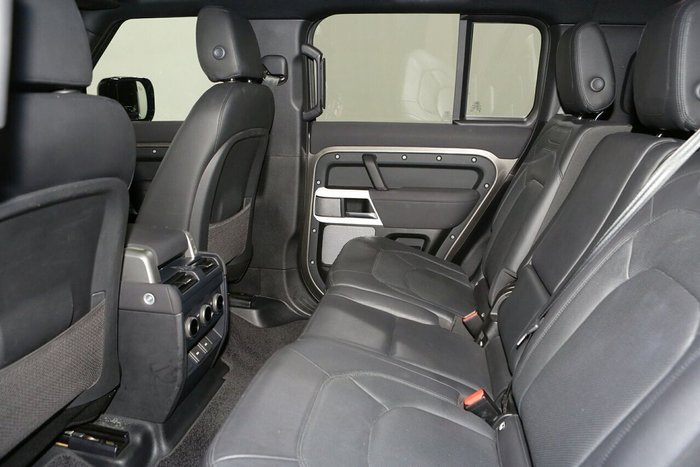 2023 Land Rover Defender 130 P400 SE