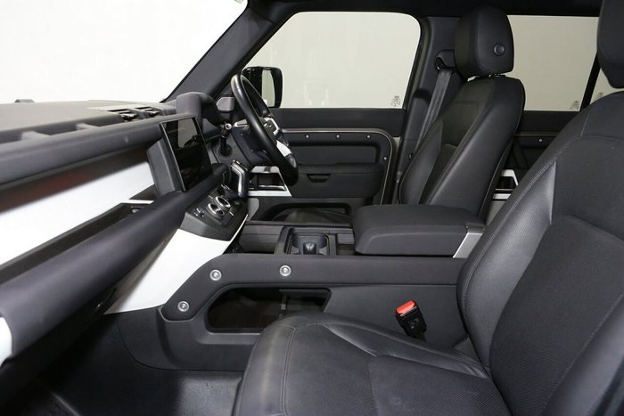 2023 Land Rover Defender 130 P400 SE