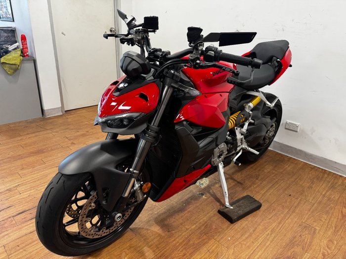2022 Ducati STREETFIGHTER V2 RED