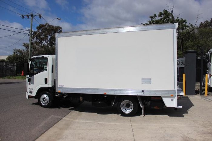 2023 Isuzu N Series NNR 45-150 Vanpack WHITE
