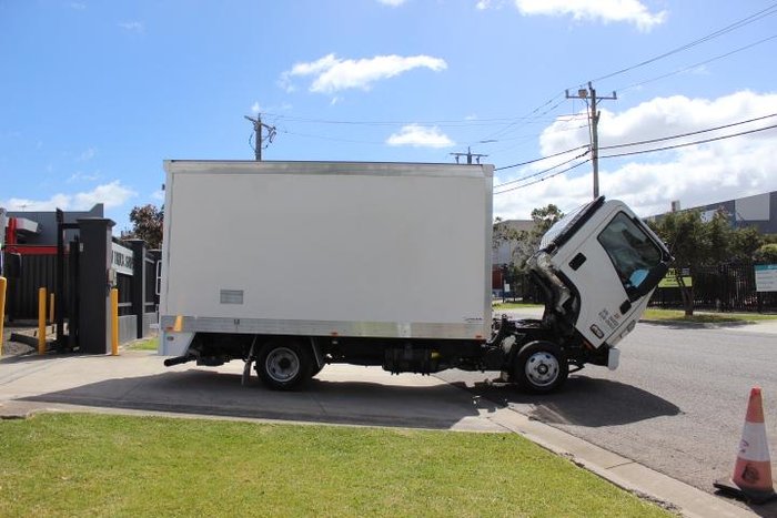 2023 Isuzu N Series NNR 45-150 Vanpack WHITE