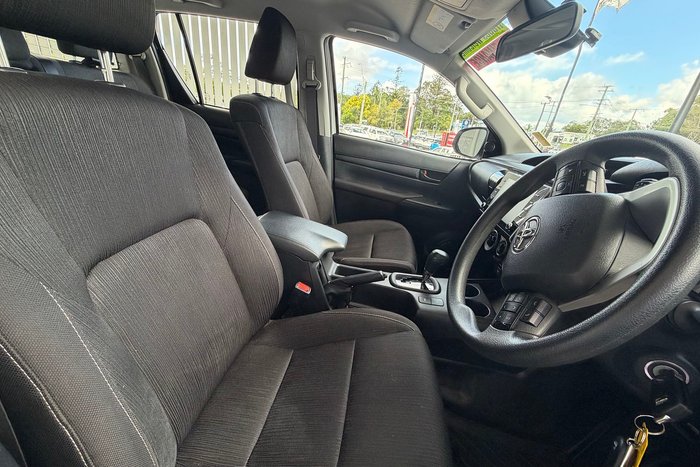 2023 Toyota Hilux SR