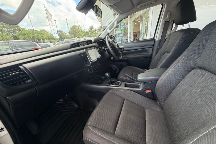 2023 Toyota Hilux SR