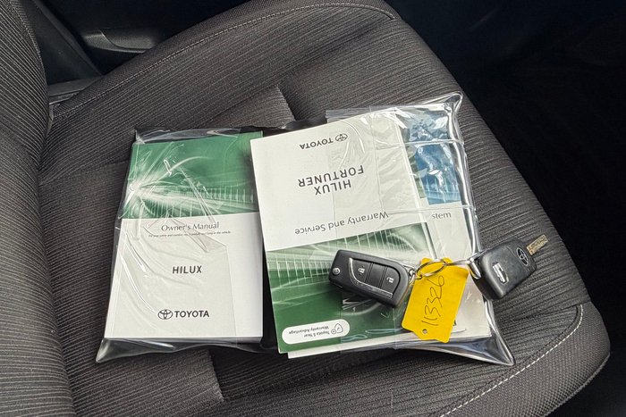 2023 Toyota Hilux SR