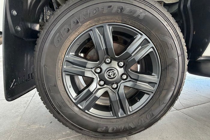 2023 Toyota Hilux SR