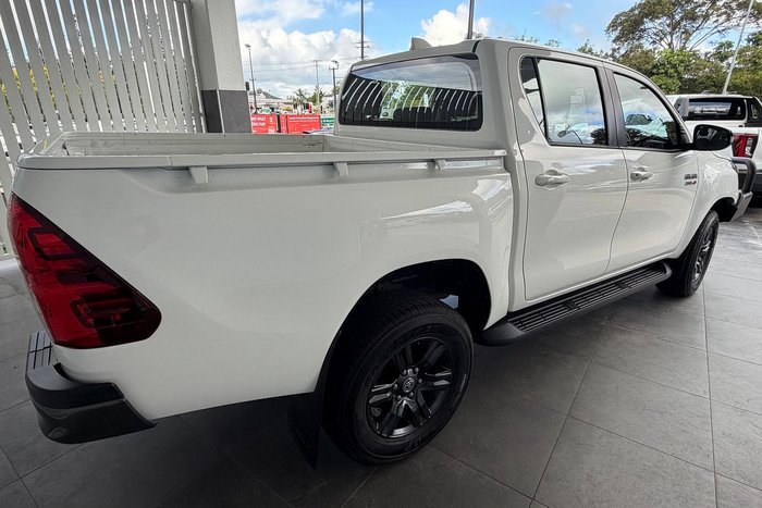 2023 Toyota Hilux SR