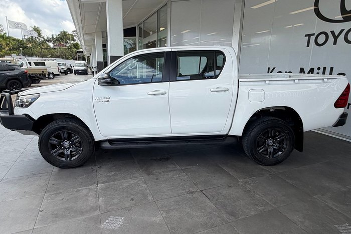 2023 Toyota Hilux SR