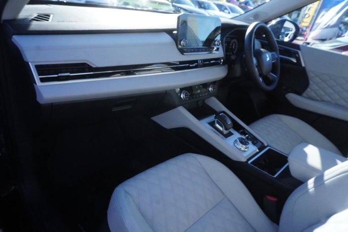 2023 Mitsubishi Outlander Exceed