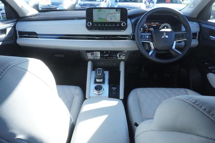 2023 Mitsubishi Outlander Exceed