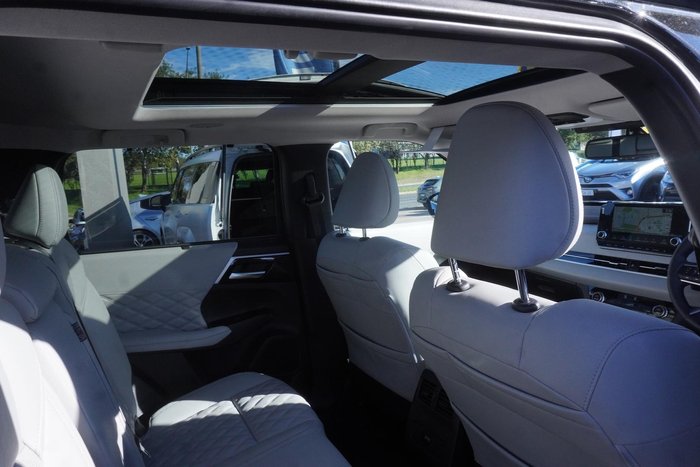 2023 Mitsubishi Outlander Exceed