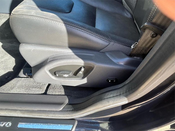 2015 Volvo XC60 D4 Kinetic MY15 Black Sapphire