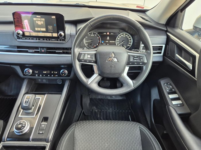 2024 Mitsubishi Outlander ES
