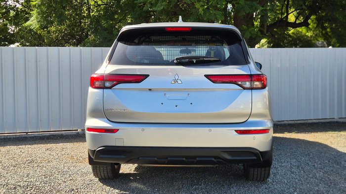 2024 Mitsubishi Outlander ES