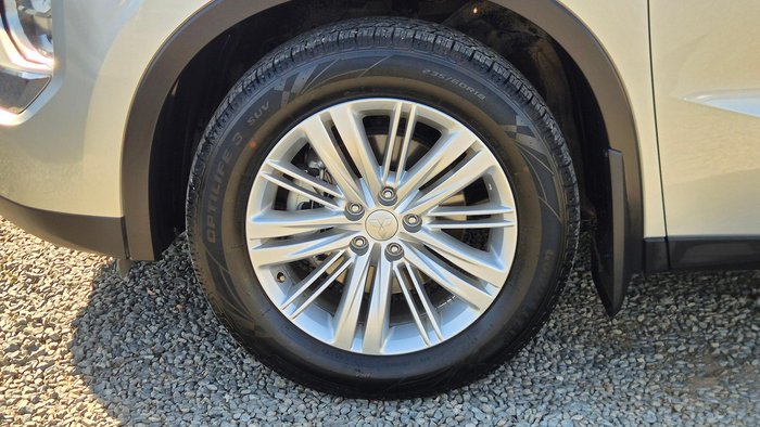 2024 Mitsubishi Outlander ES