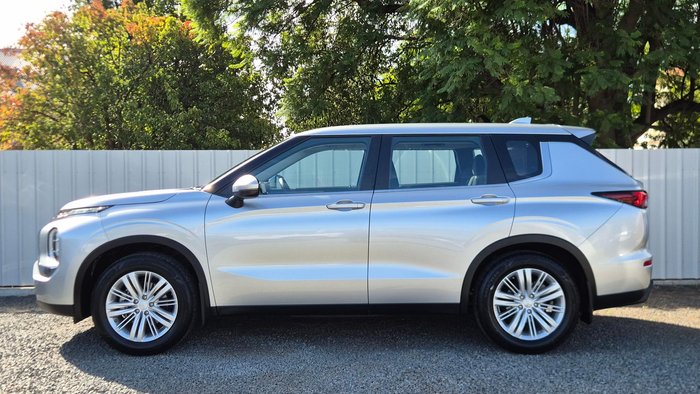 2024 Mitsubishi Outlander ES