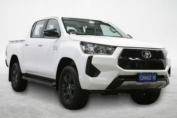 2025 Toyota Hilux SR