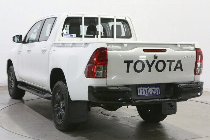 2025 Toyota Hilux SR