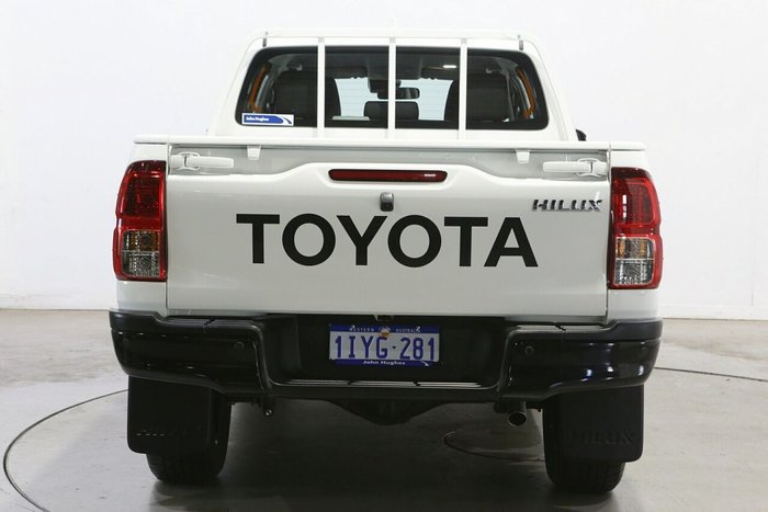 2025 Toyota Hilux SR