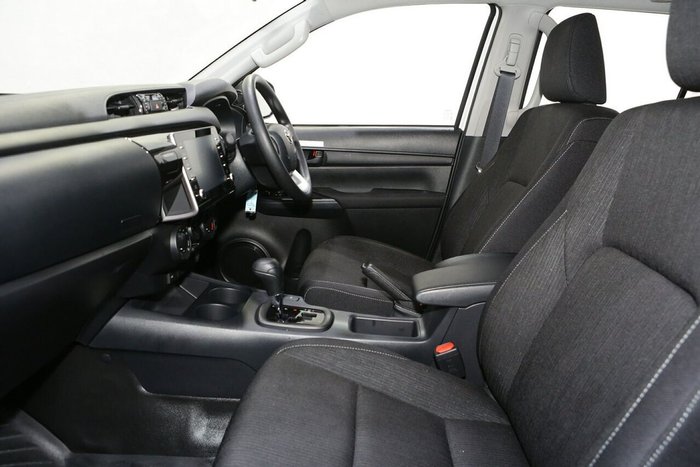 2025 Toyota Hilux SR