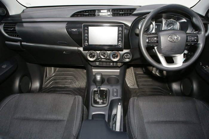 2025 Toyota Hilux SR