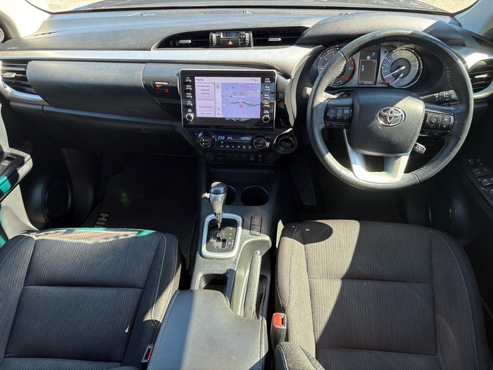 2023 Toyota Hilux SR5