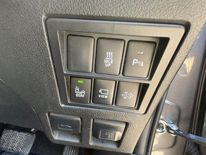 2023 Toyota Hilux SR5