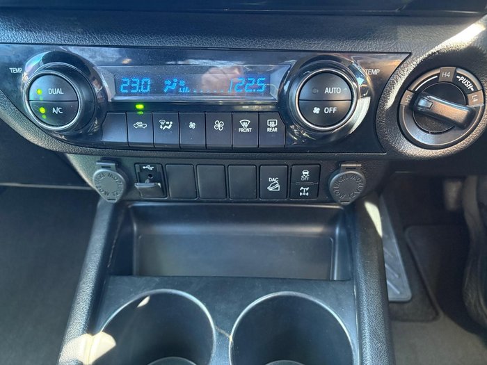 2023 Toyota Hilux SR5