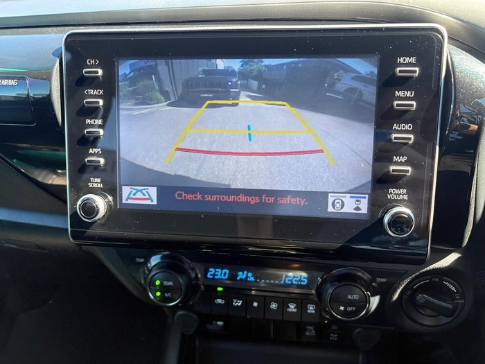 2023 Toyota Hilux SR5