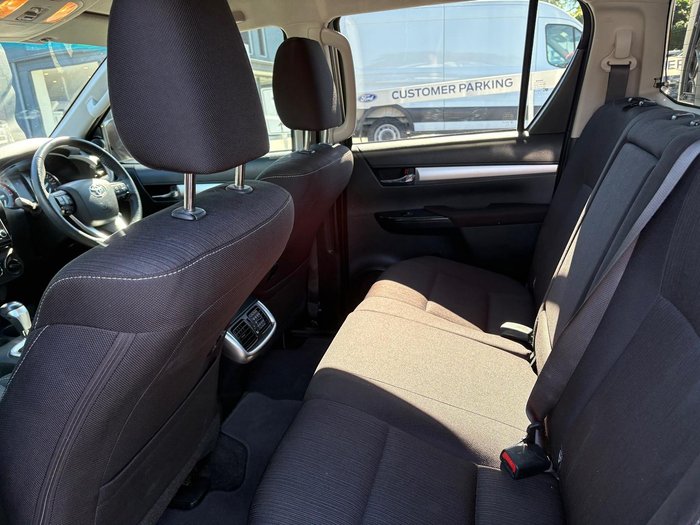 2023 Toyota Hilux SR5