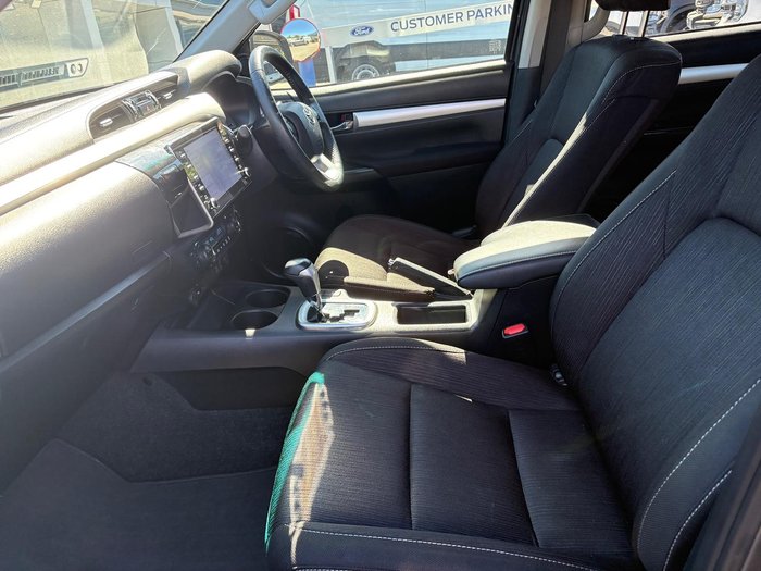 2023 Toyota Hilux SR5