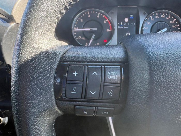 2023 Toyota Hilux SR5