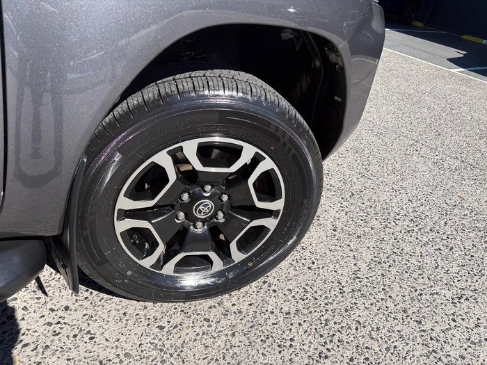 2023 Toyota Hilux SR5