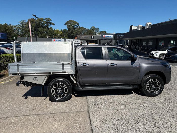 2023 Toyota Hilux SR5