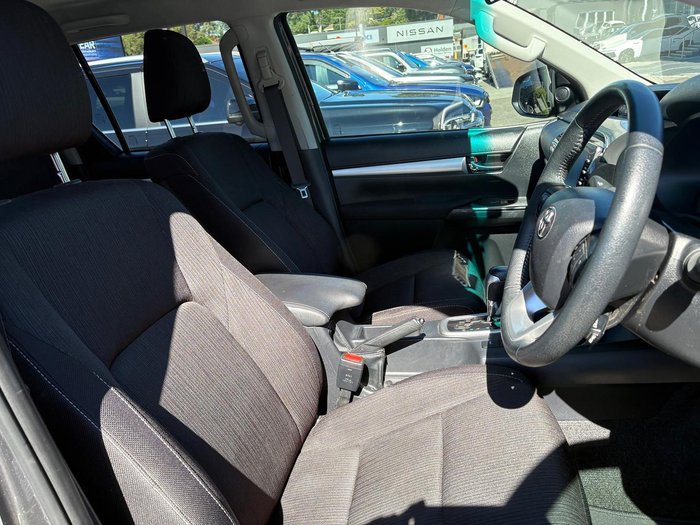 2023 Toyota Hilux SR5