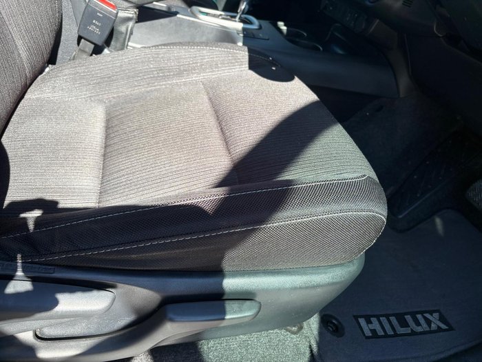 2023 Toyota Hilux SR5