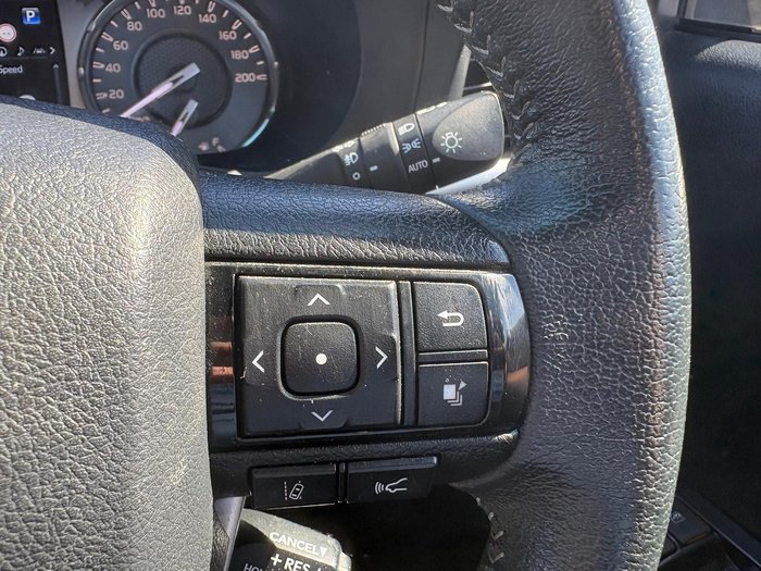 2023 Toyota Hilux SR5