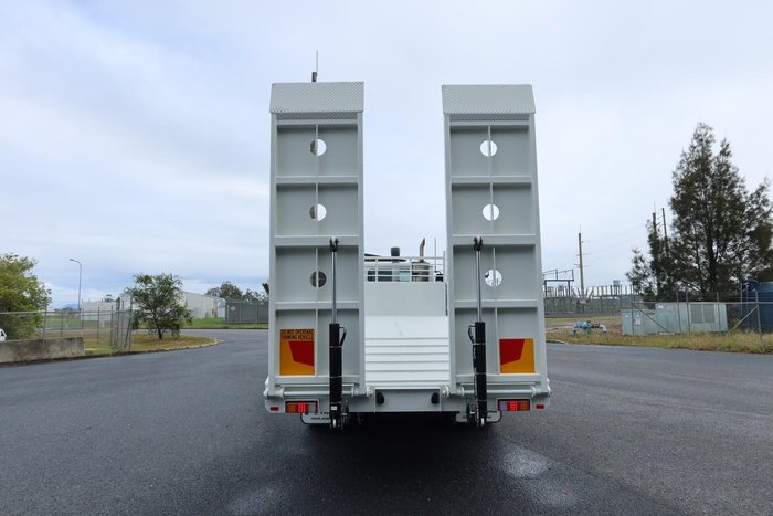 2015 Iveco Acco F2350G 280