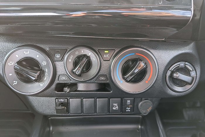 2021 Toyota Hilux SR