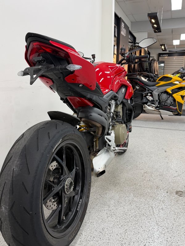 2021 DUCATI STREETFIGHTER V4 Red