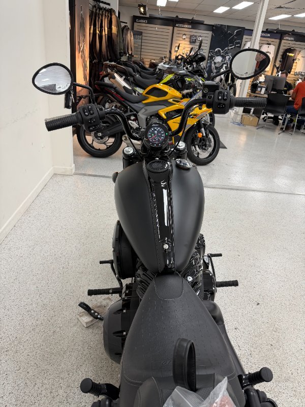 2023 INDIAN CHIEF BOBBER DARK HORSE Black