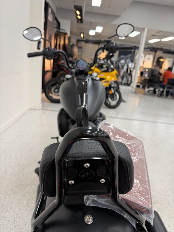 2023 INDIAN CHIEF BOBBER DARK HORSE Black