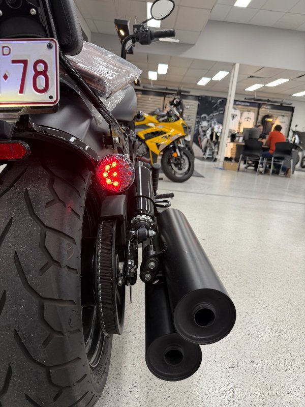 2023 INDIAN CHIEF BOBBER DARK HORSE Black