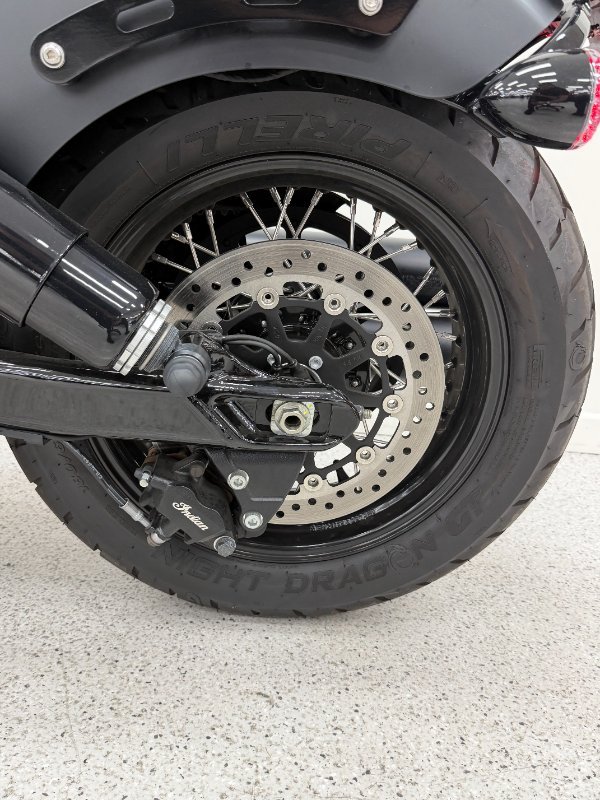 2023 INDIAN CHIEF BOBBER DARK HORSE Black