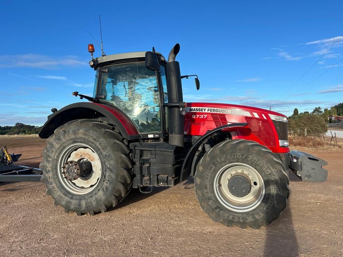 2015 Massey Ferguson 8737