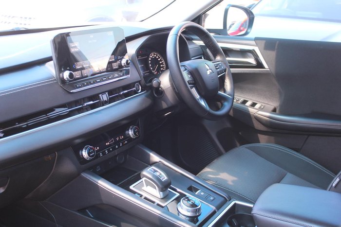 2022 Mitsubishi Outlander LS