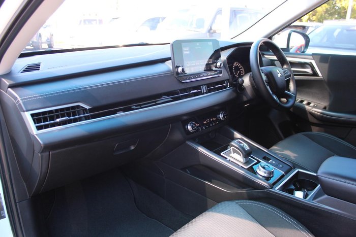 2022 Mitsubishi Outlander LS